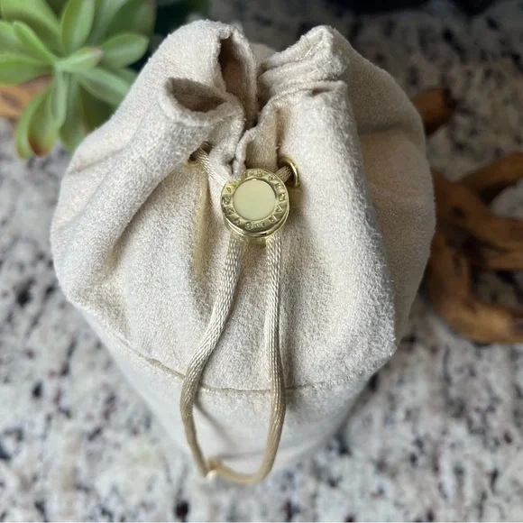 Bvlgari x Emirates Metallic Drawstring Pouch - Picture 2 of 11